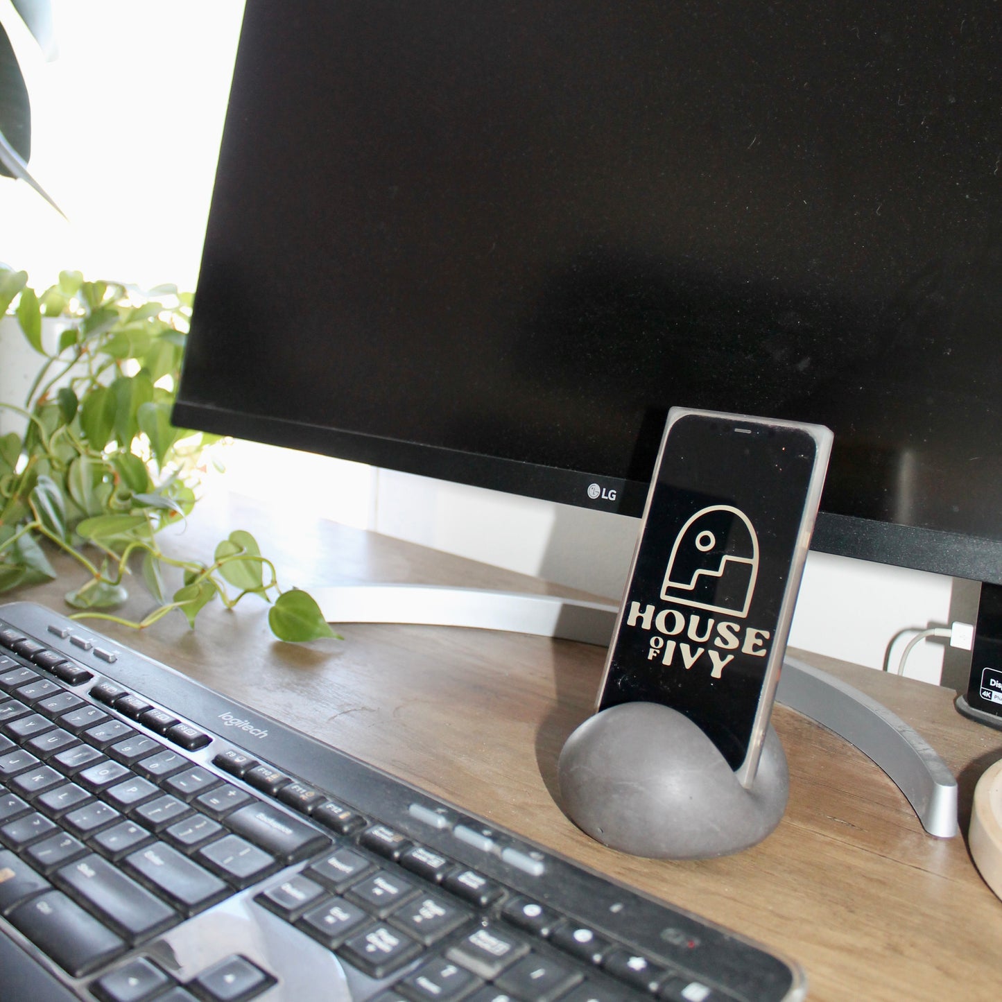 Bao Bun Phone Holder